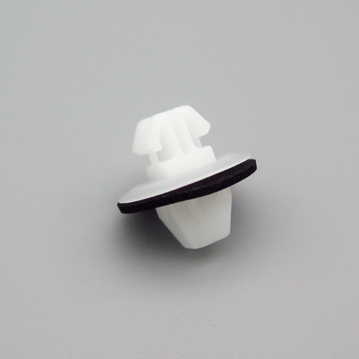 External Moulding Clip with Washer, White - image 3
