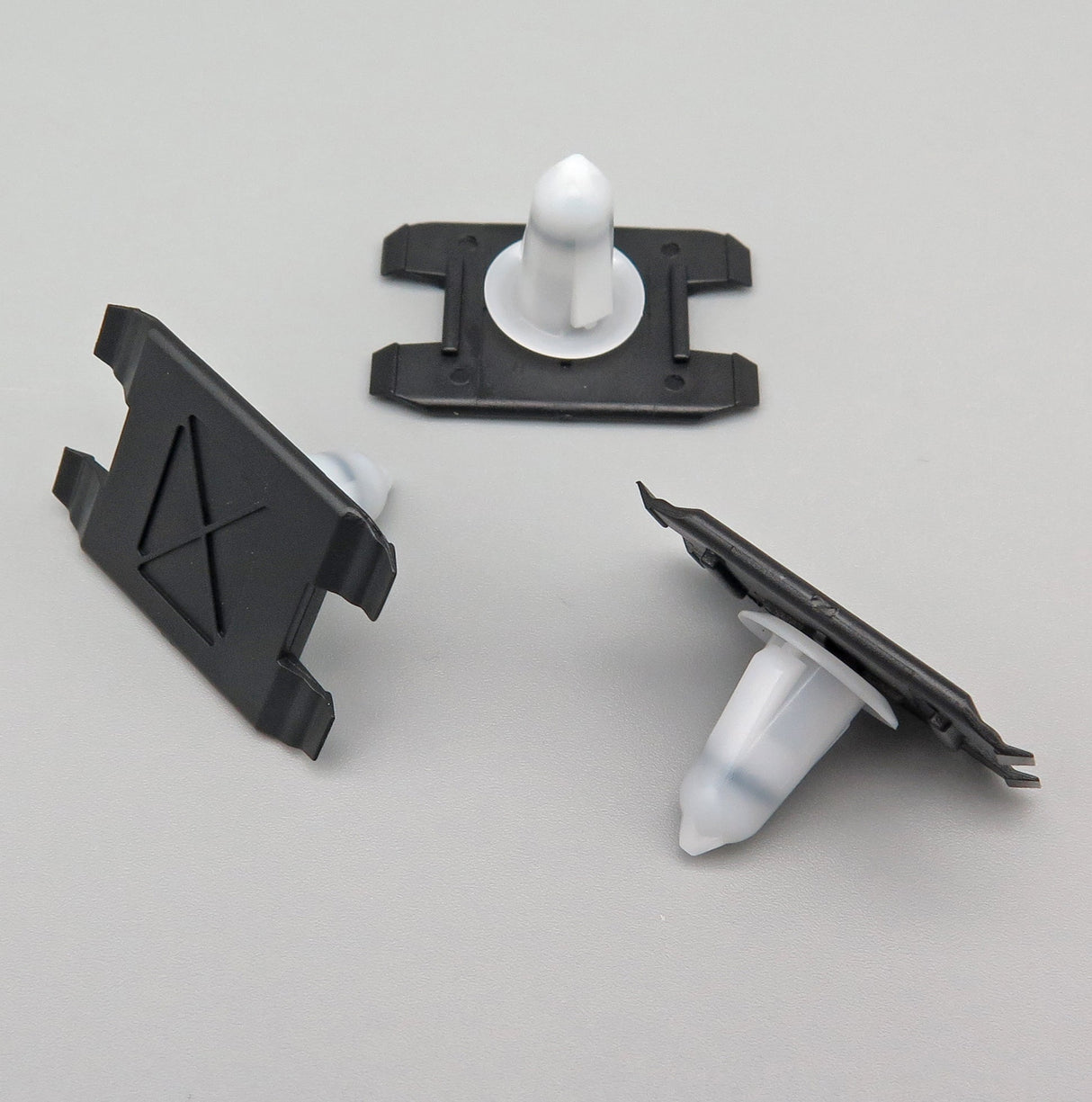 Exterior Moulding Clips, Black & White