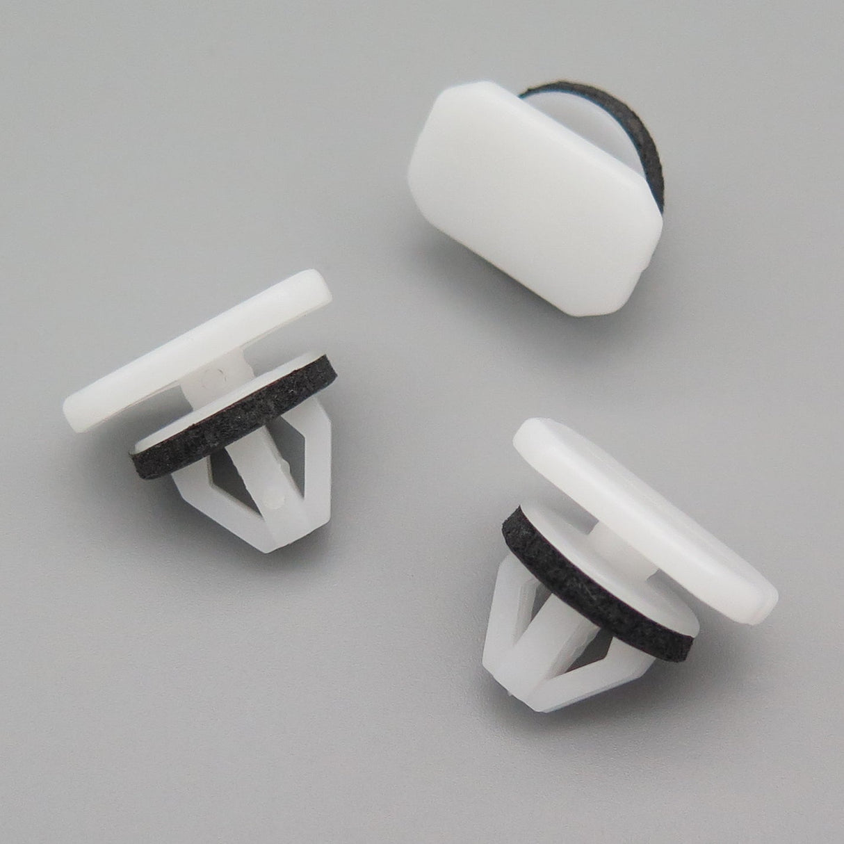 Wheel Arch Trim Mounting Clip, White with Washer