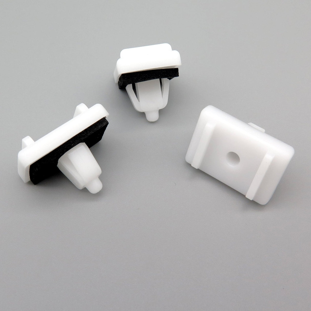 Moulding Clip, White with Seal