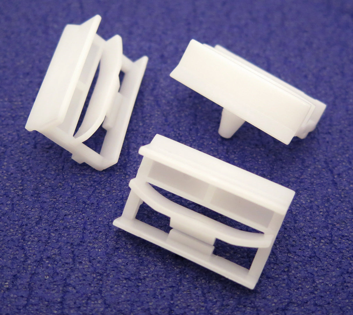 Exterior Moulding Clips, White v3