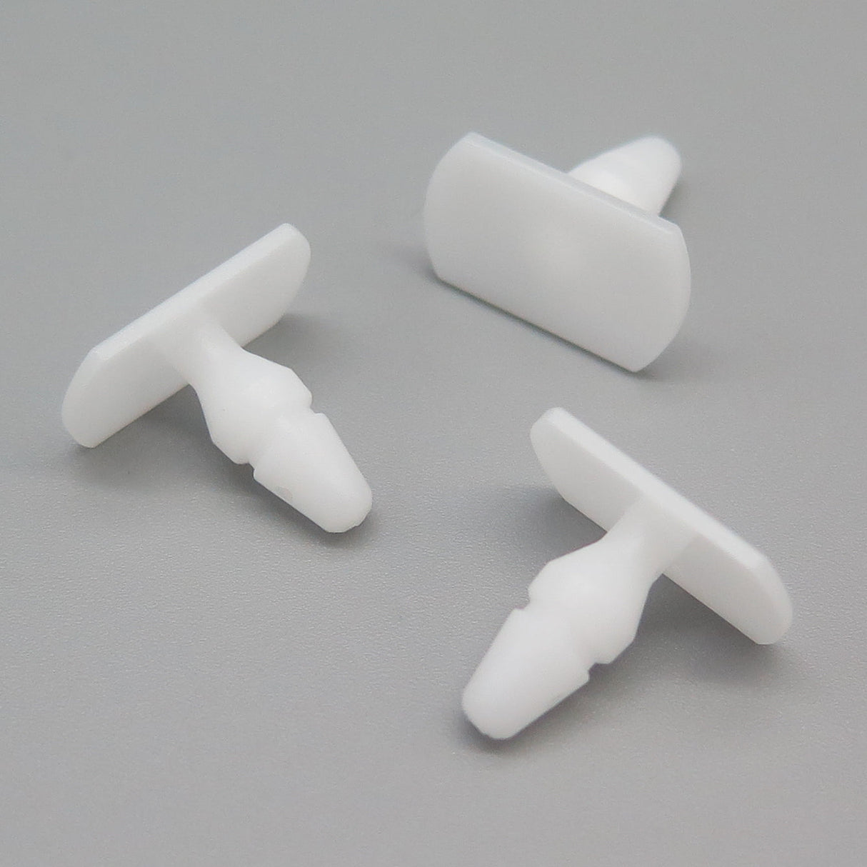 Trim Moulding Retainer Clip, White