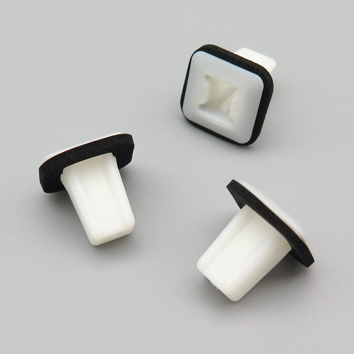 White Insert Retainer Clip with Washer – GreaseApe