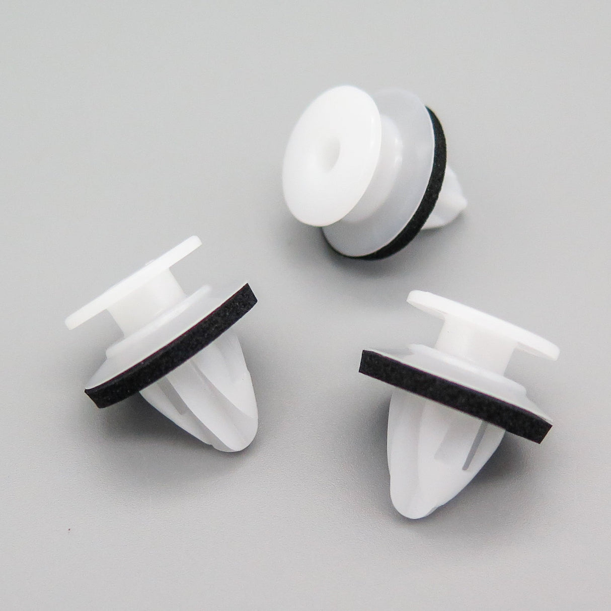 Trim Moulding Clip, White With Washer